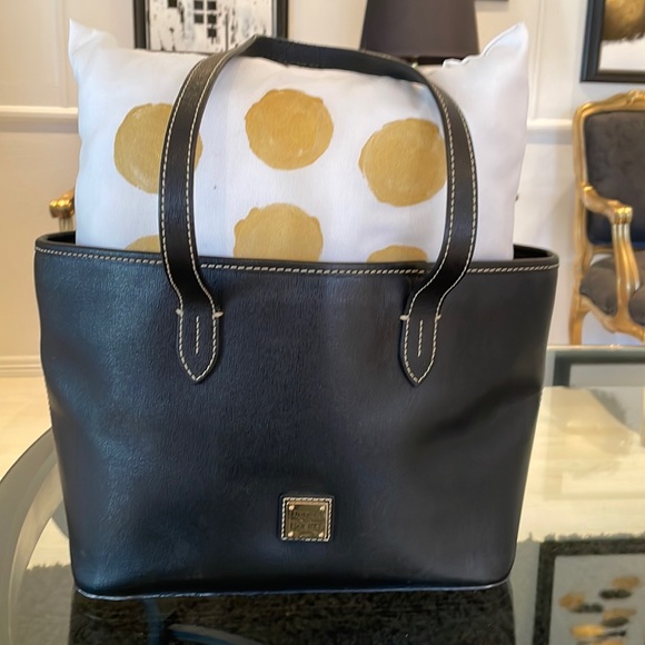 Classic Dooney and Bourke Tote - Picture 1 of 12